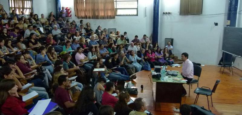 SE DICTARÁ EL SEMINARIO – TALLER “Las practicas de enseñanza de la historia reciente”